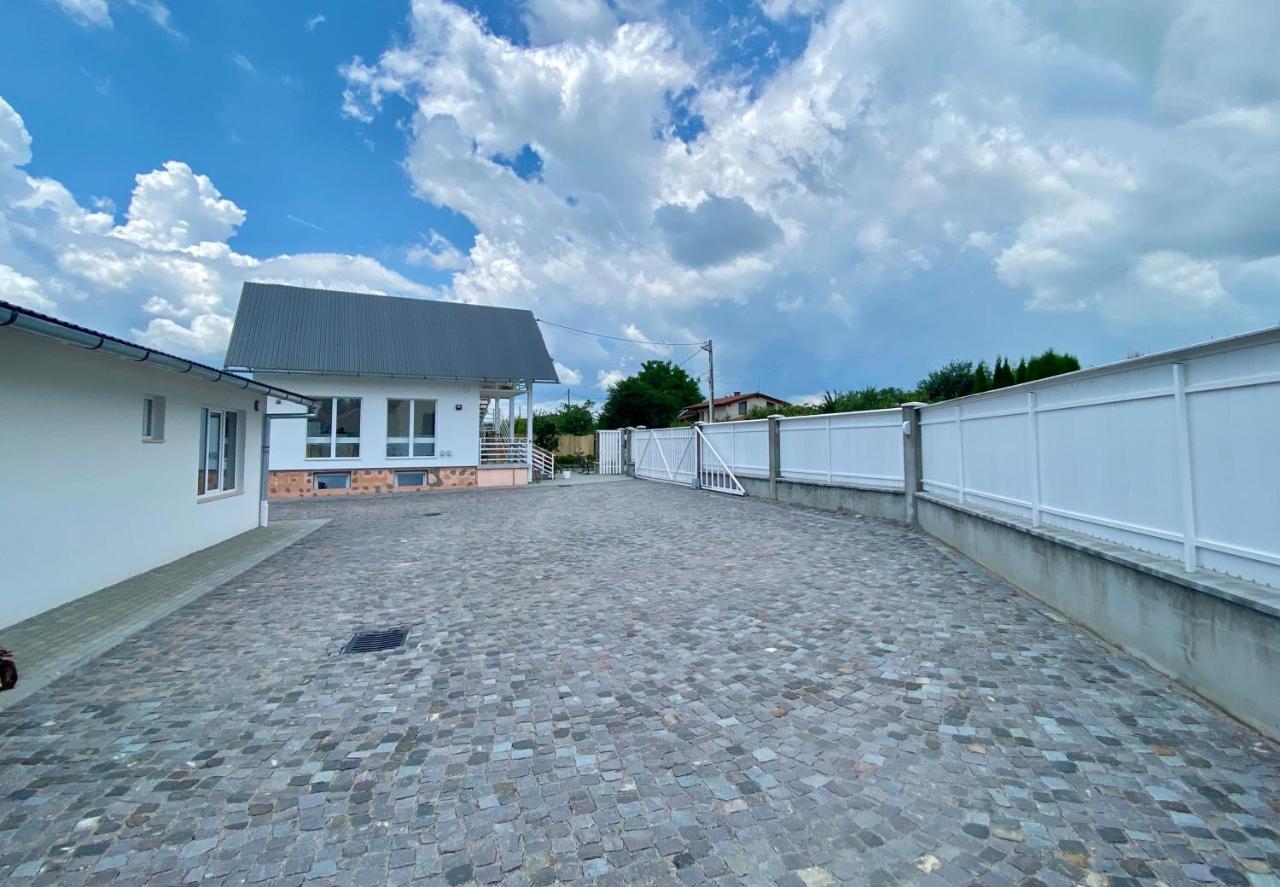 Pixel Guesthouse Tîrgu Secuiesc Exteriér fotografie