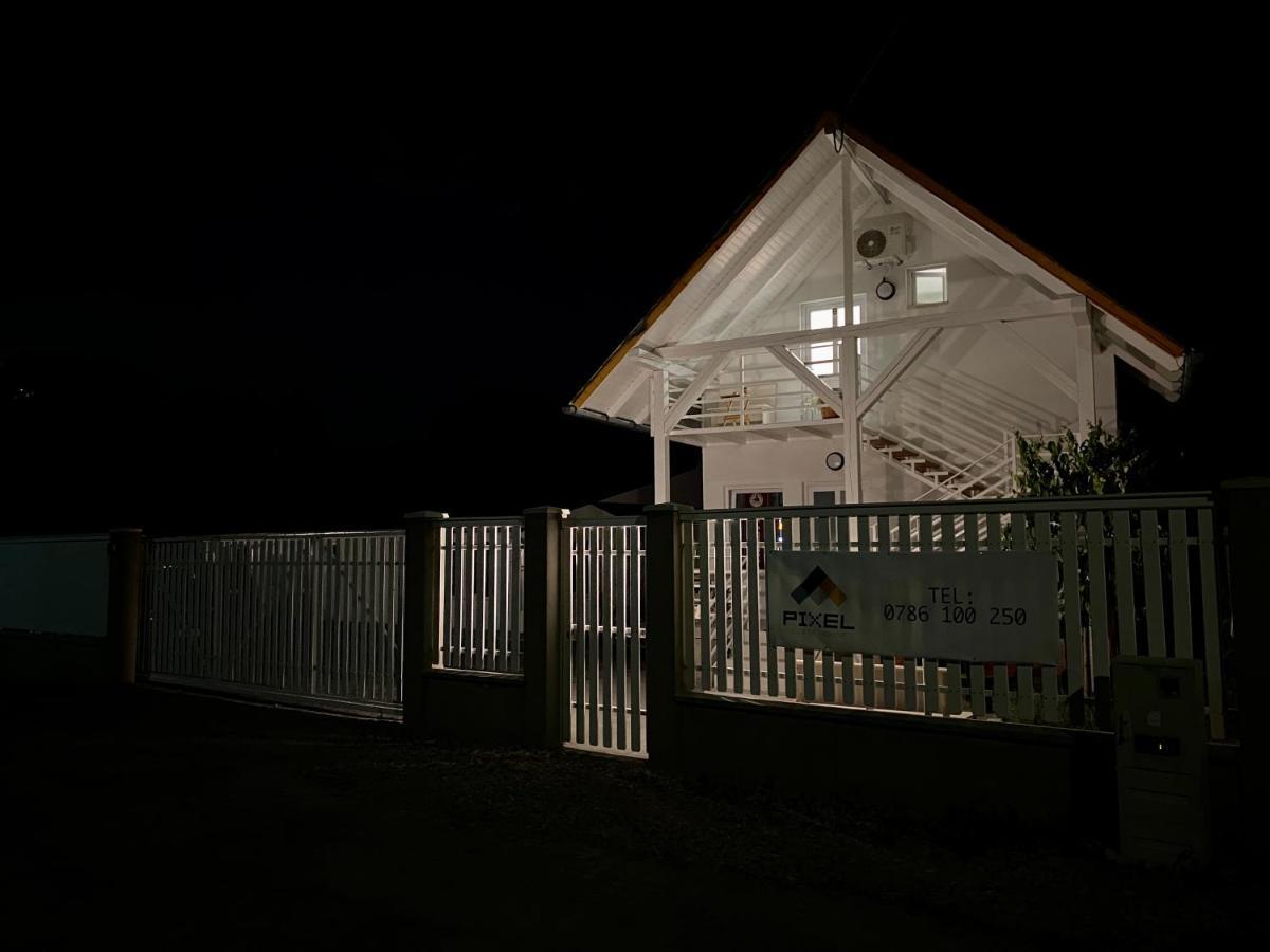 Pixel Guesthouse Tîrgu Secuiesc Exteriér fotografie