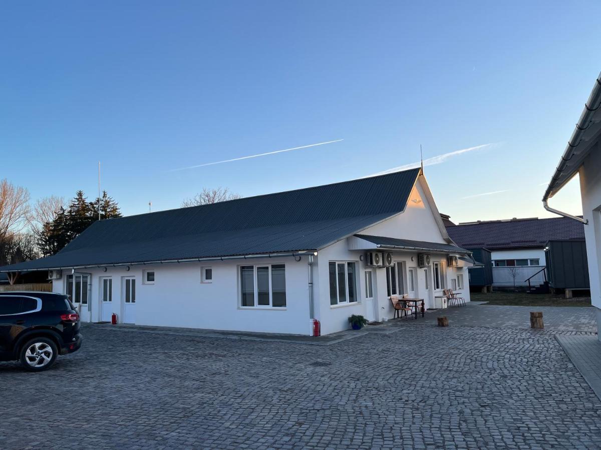 Pixel Guesthouse Tîrgu Secuiesc Exteriér fotografie